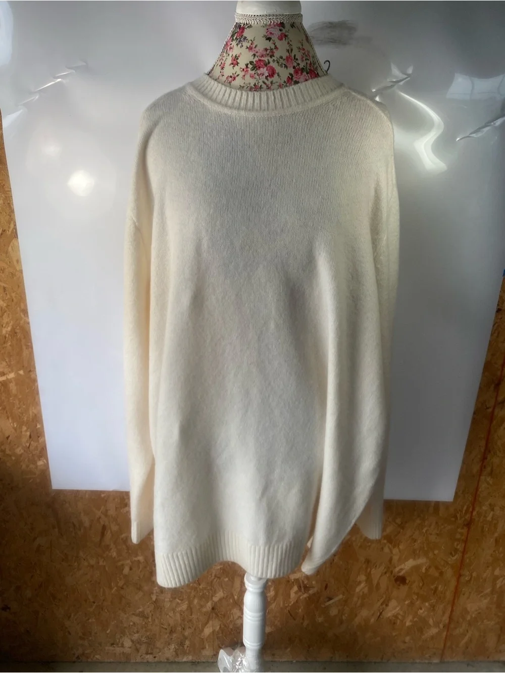 GAP Cream Crewneck Sweater